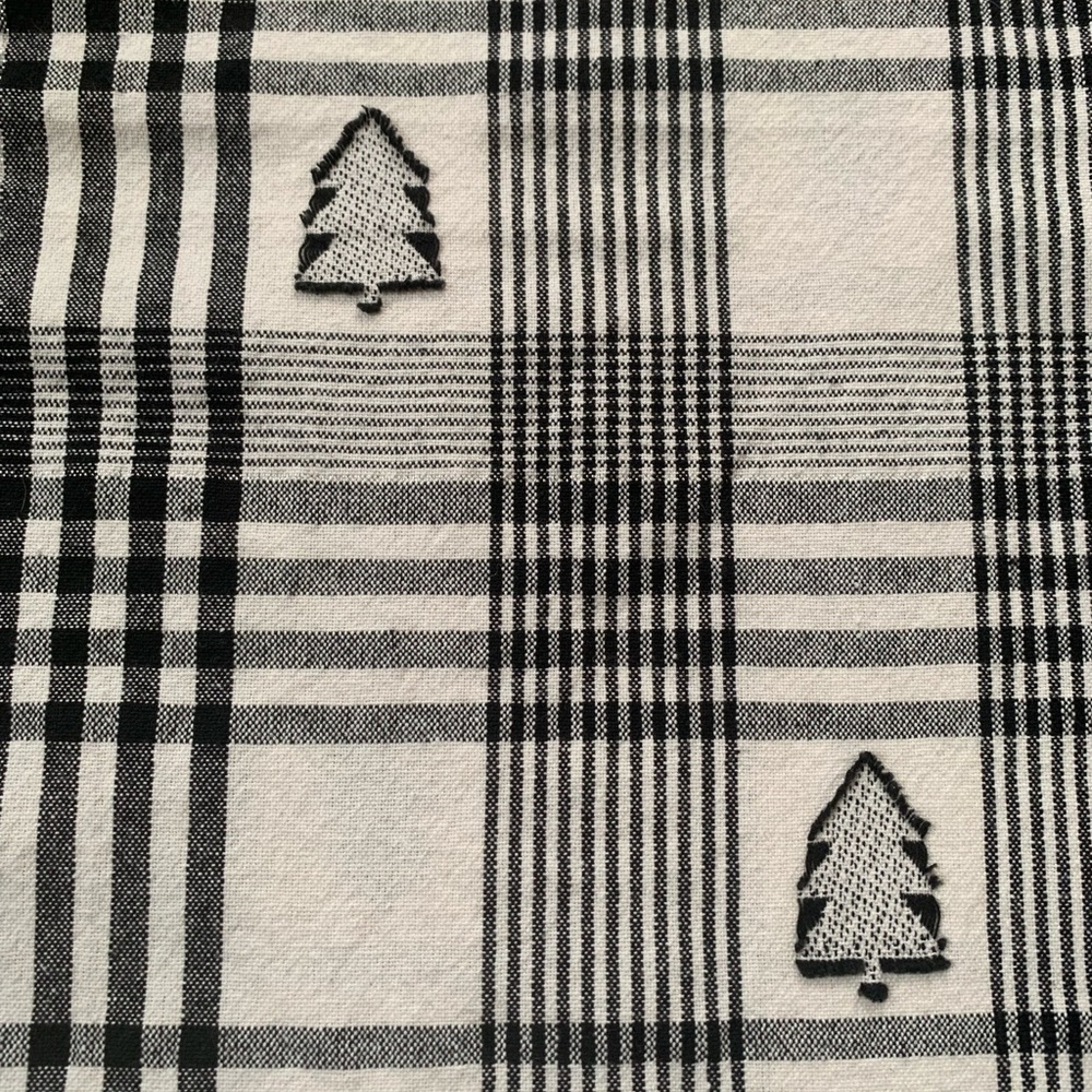 Bella Lux Christmas Tablecloth 84x60 Black White Plaid Trees Cotton/Polyester